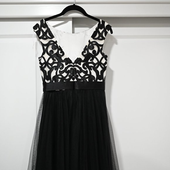 Aidan Mattox Embroidered Bodice Mesh Ballgown black and Ivory | Size 2 - Picture 7 of 10